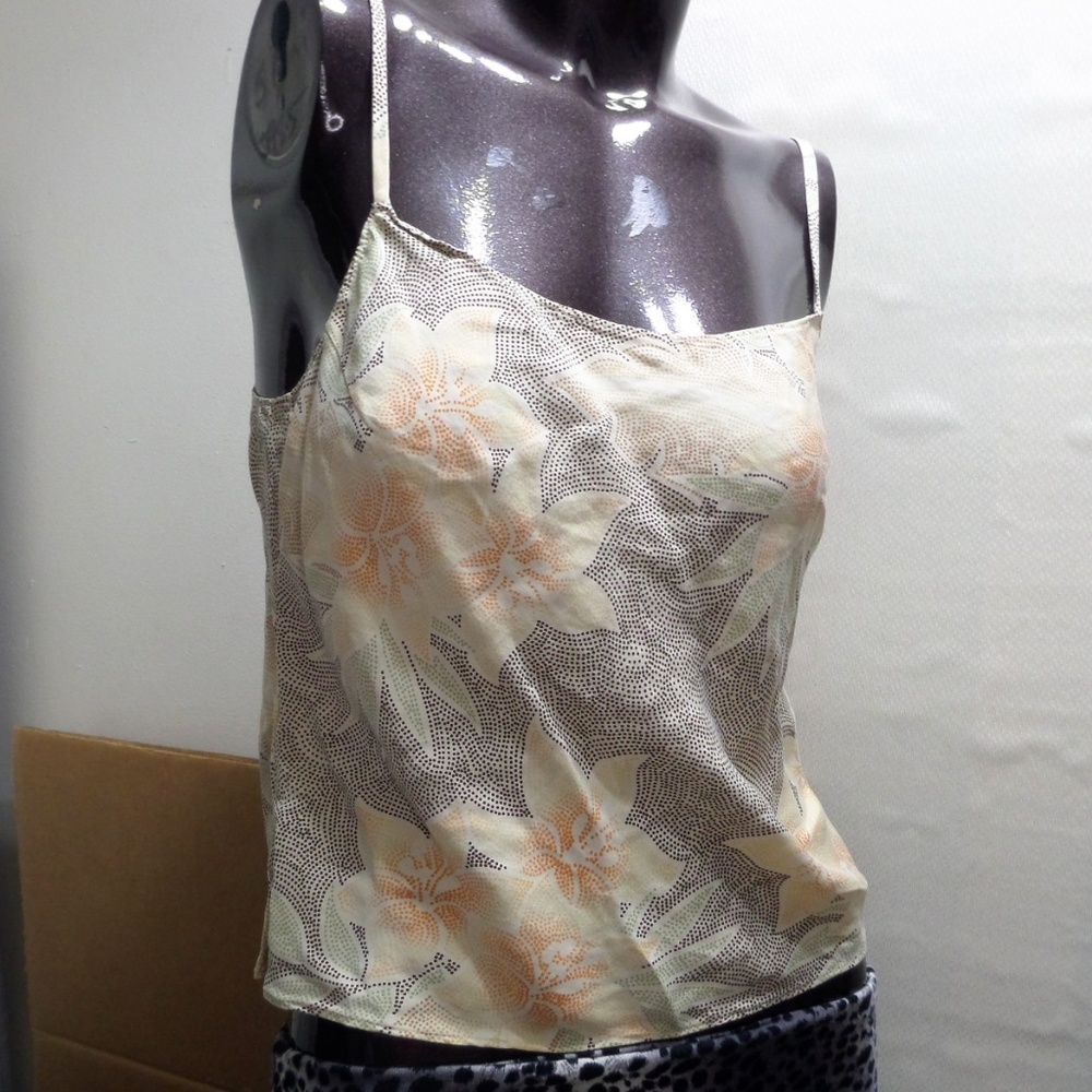 81 Tommy Bahama Rare 100% Silk 2 Piece Top - Picture 3 of 7